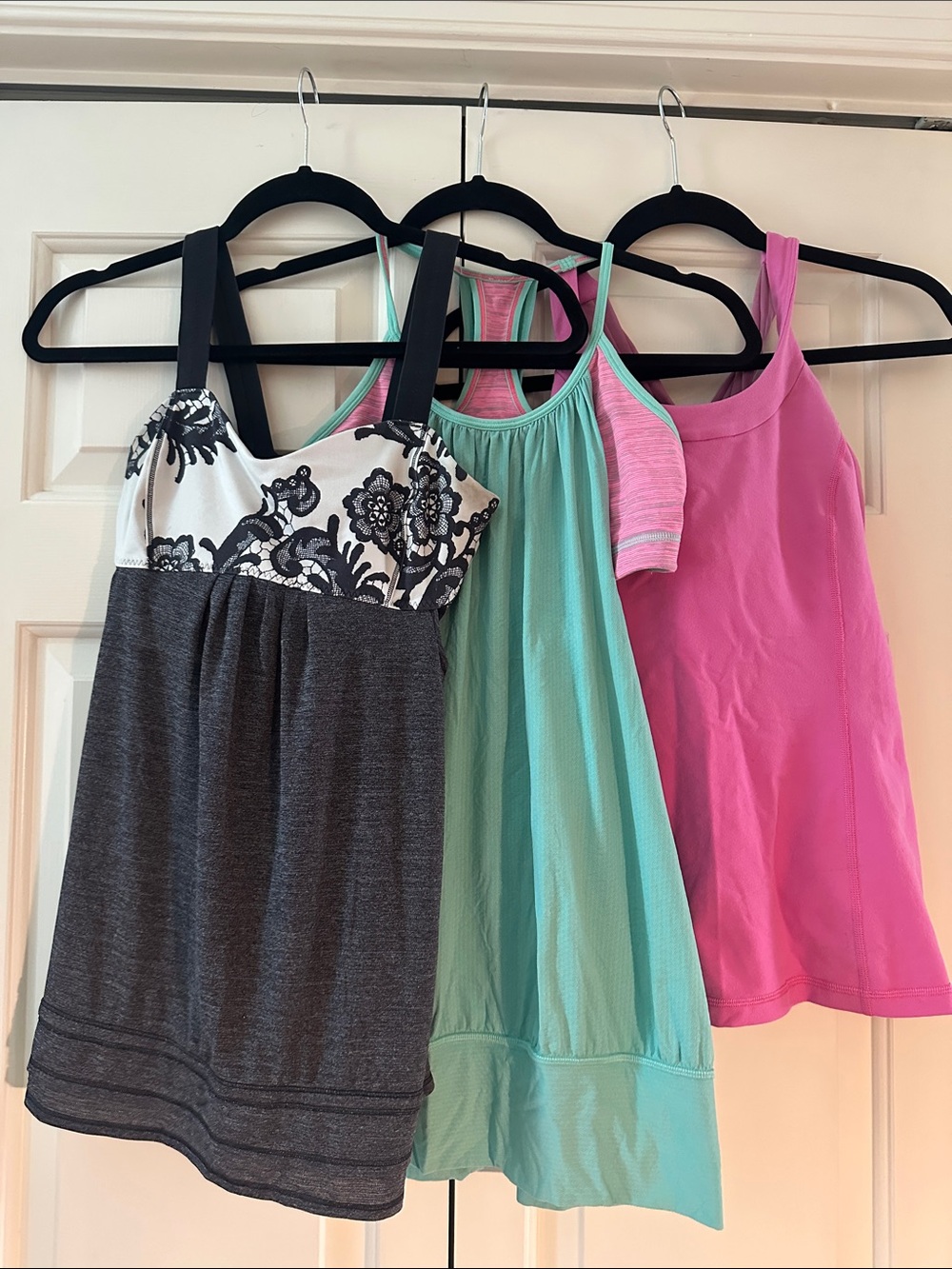 Lululemon Tank Lot Size 6 Built In Bra Yoga Workout Tanks